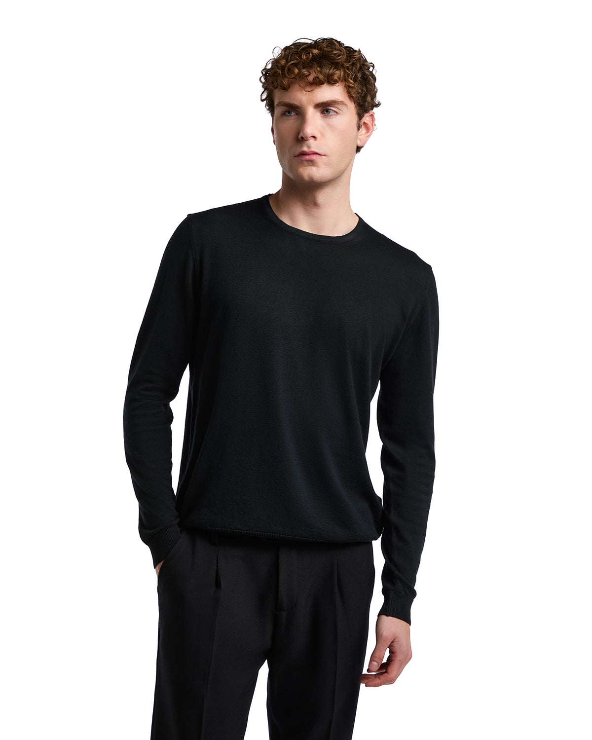 Men's black long-sleeve crewneck sweater, made from soft fabric, perfect for a sleek, modern look.