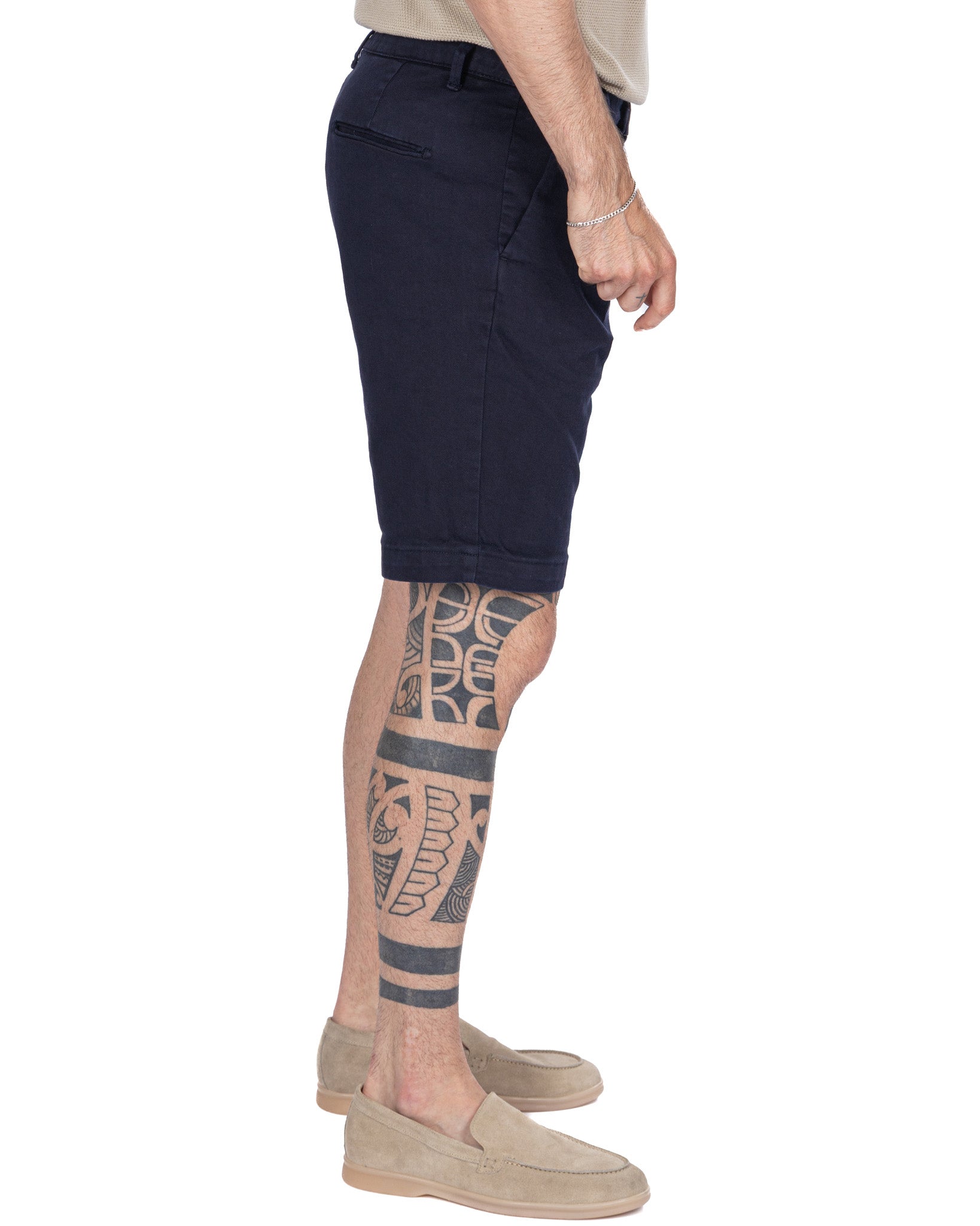 Easton - High-waisted blue bermuda shorts with pleats
