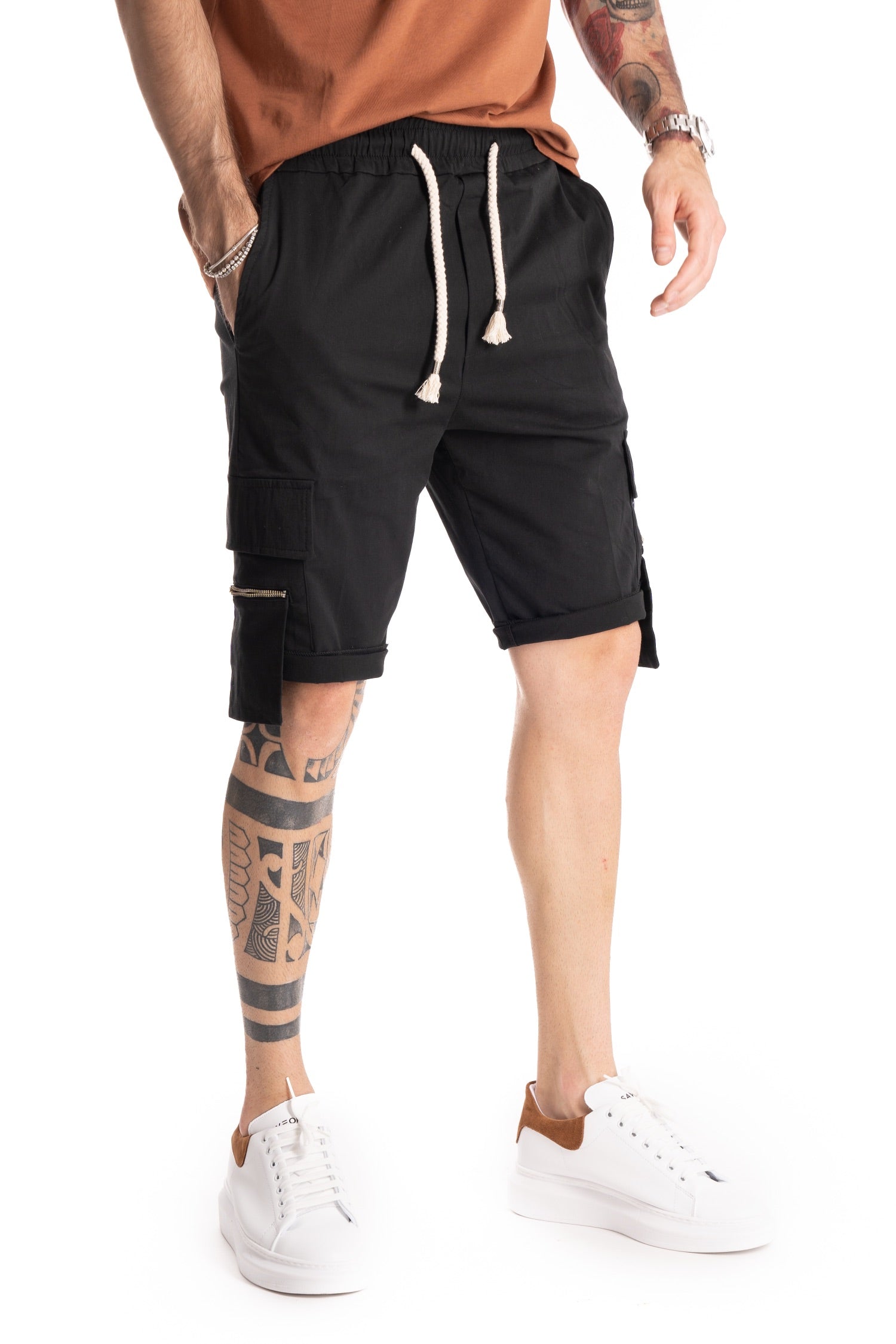 VINCE - BLACK BERMUDA WITH BIG POCKET
