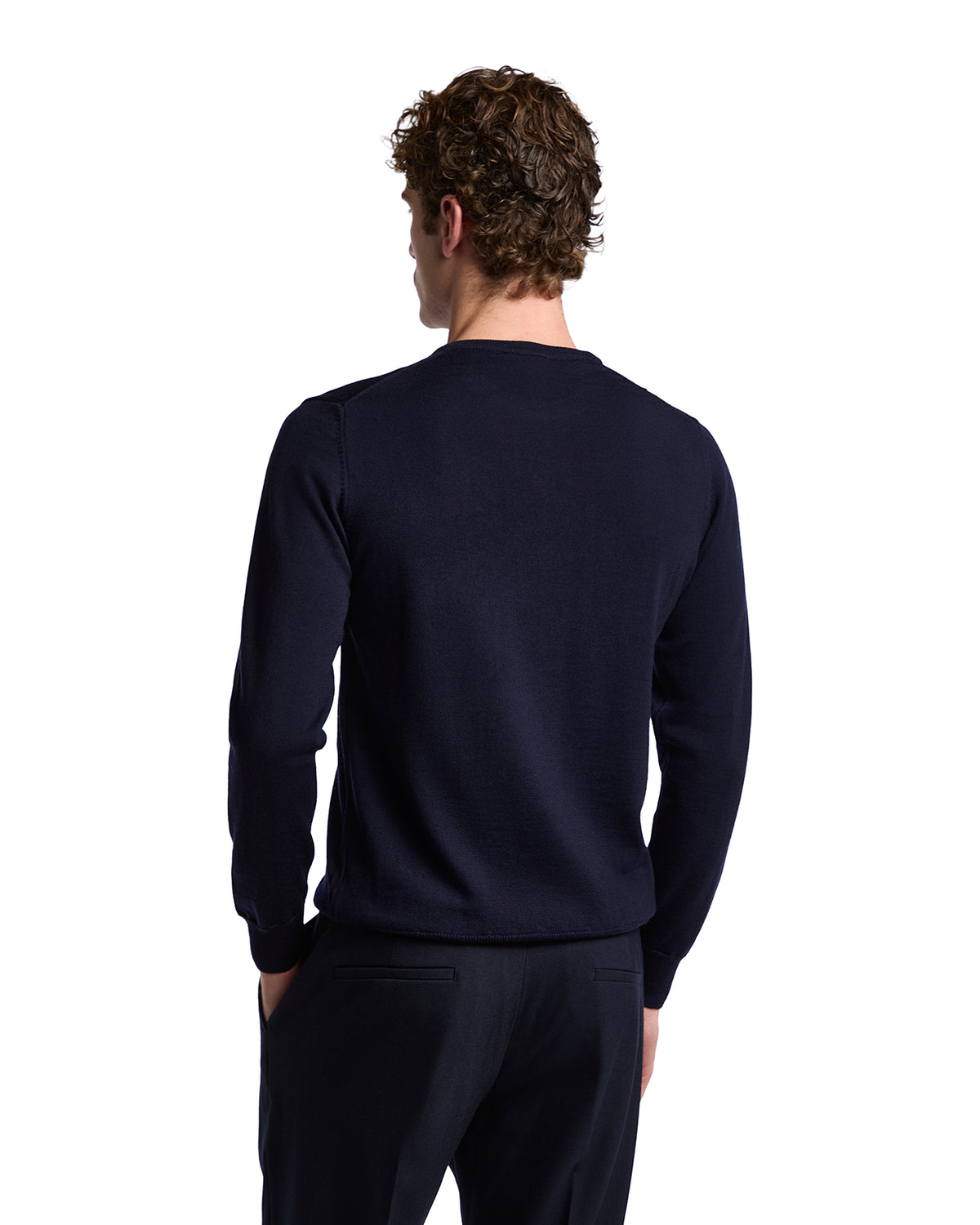 Men's navy blue knit sweater, made of soft cotton, featuring long sleeves and a classic crew neck style.
