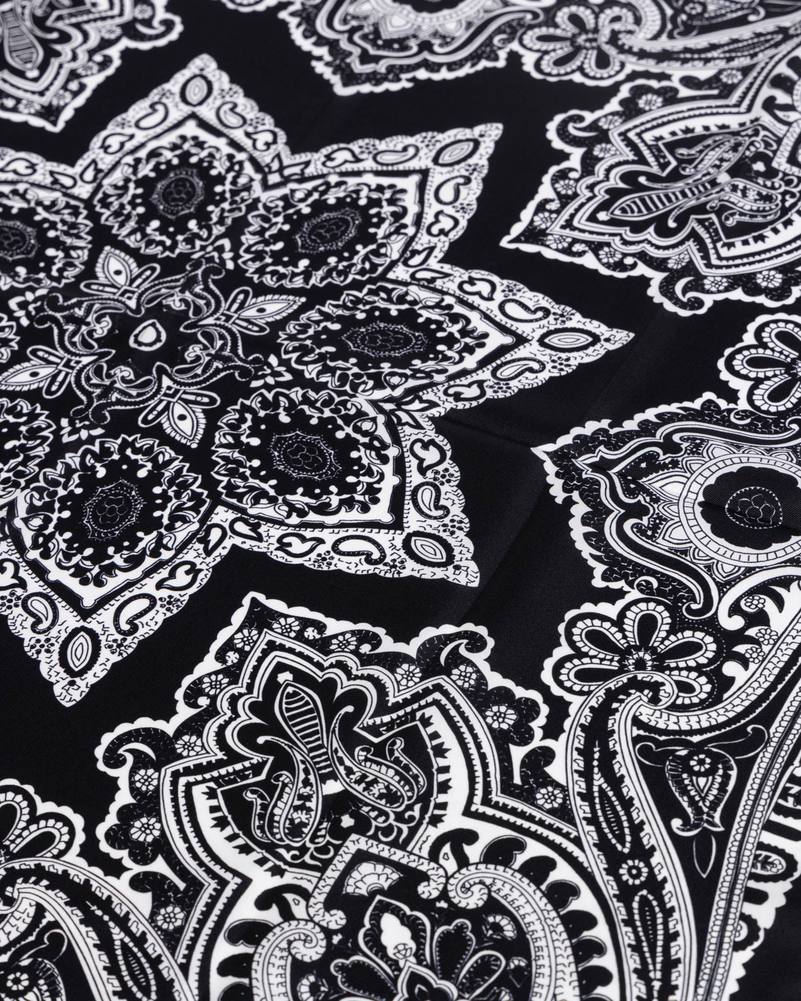 Foulard en soie - motif noir