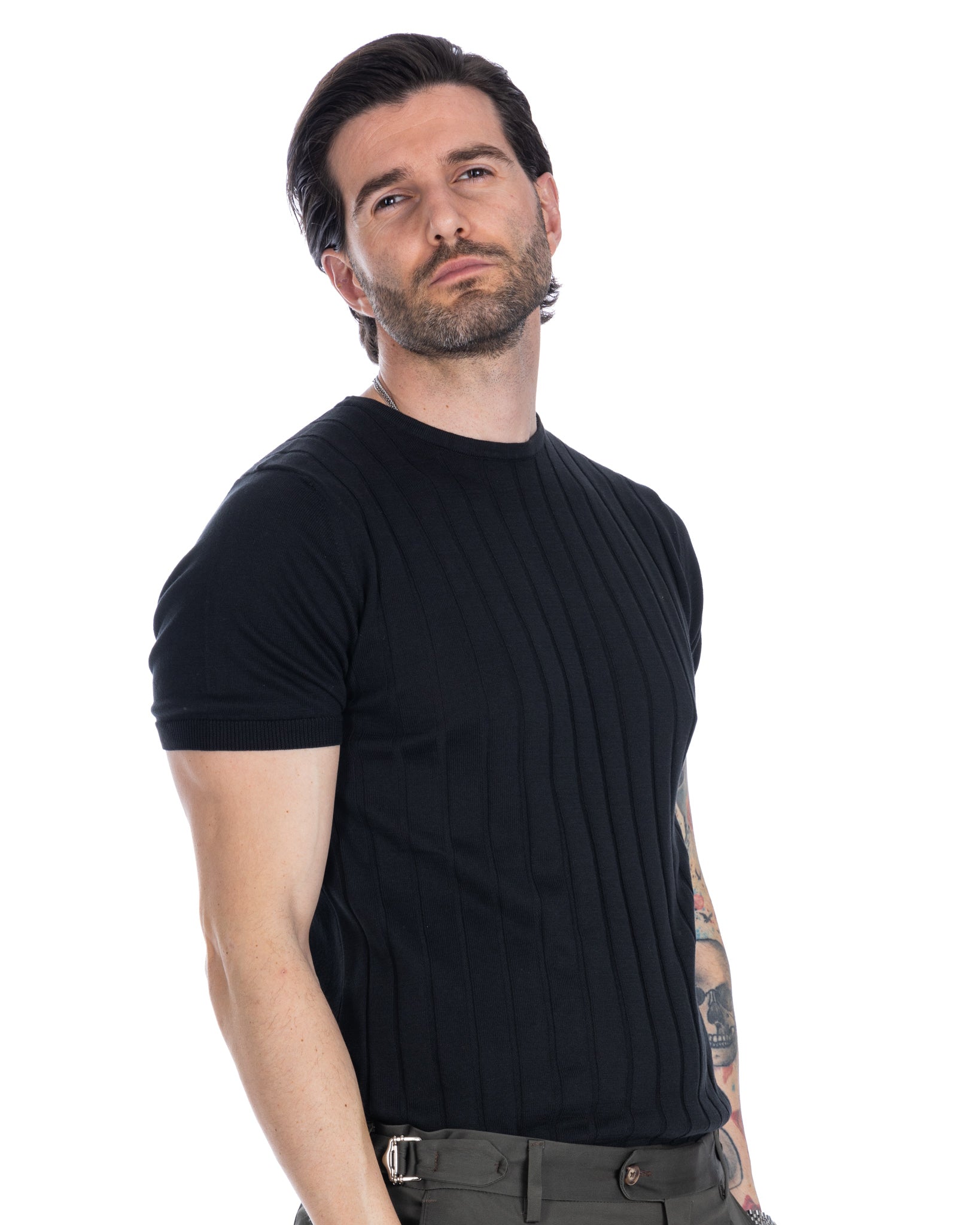 Andreas - t-shirt nera a coste in maglia