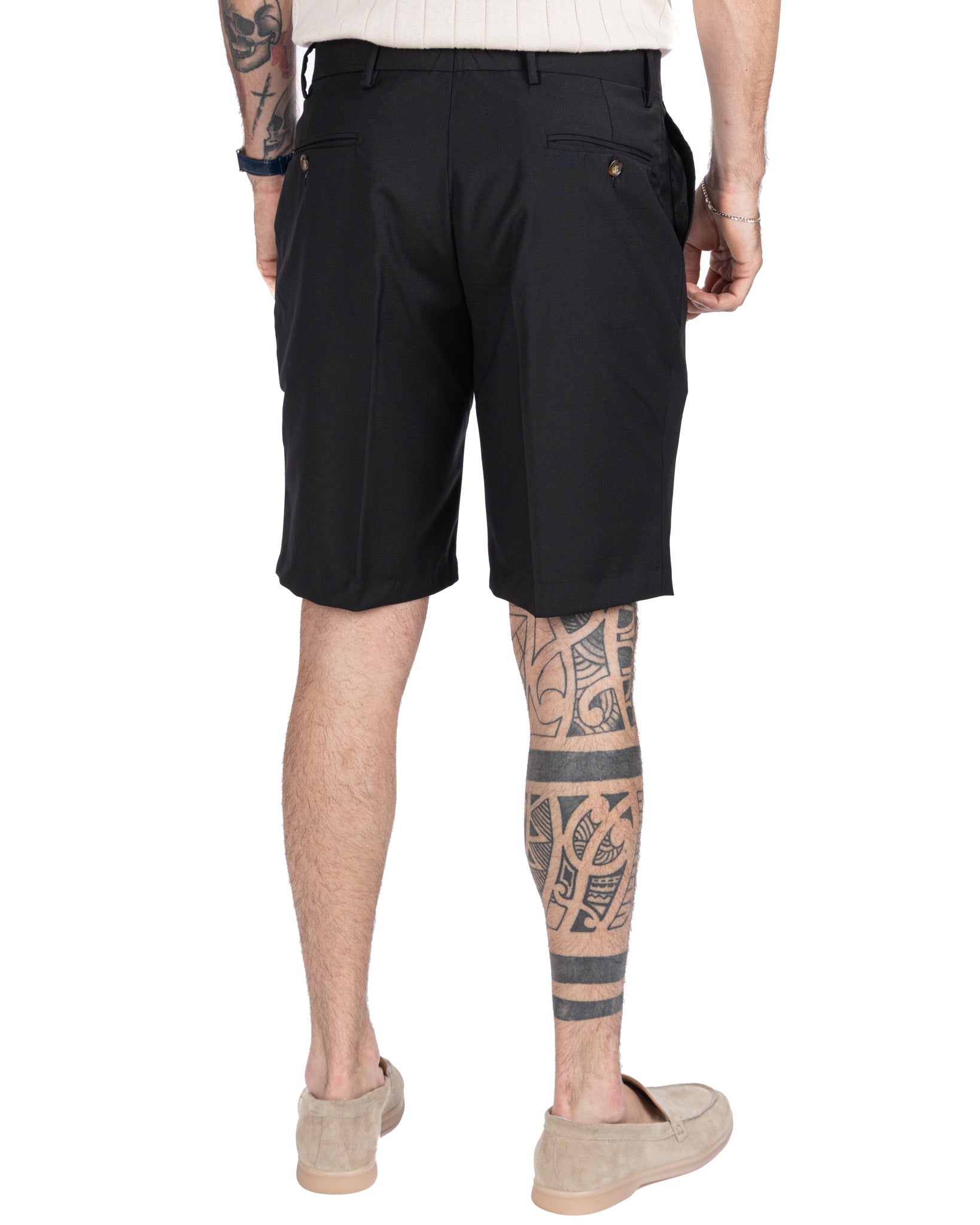 Colton - High-waisted Bermuda shorts with pleats in black
