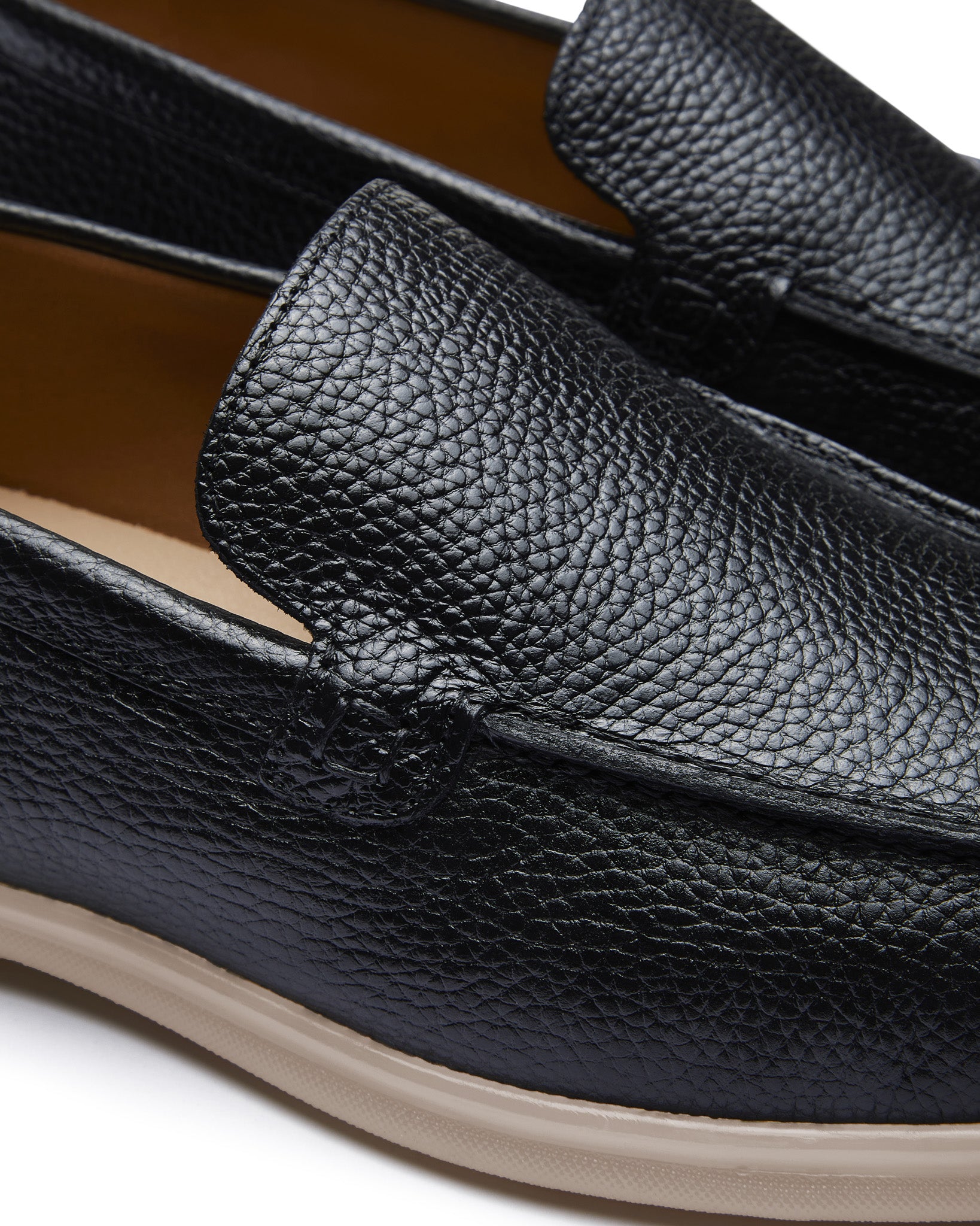 Pier black leather loafer