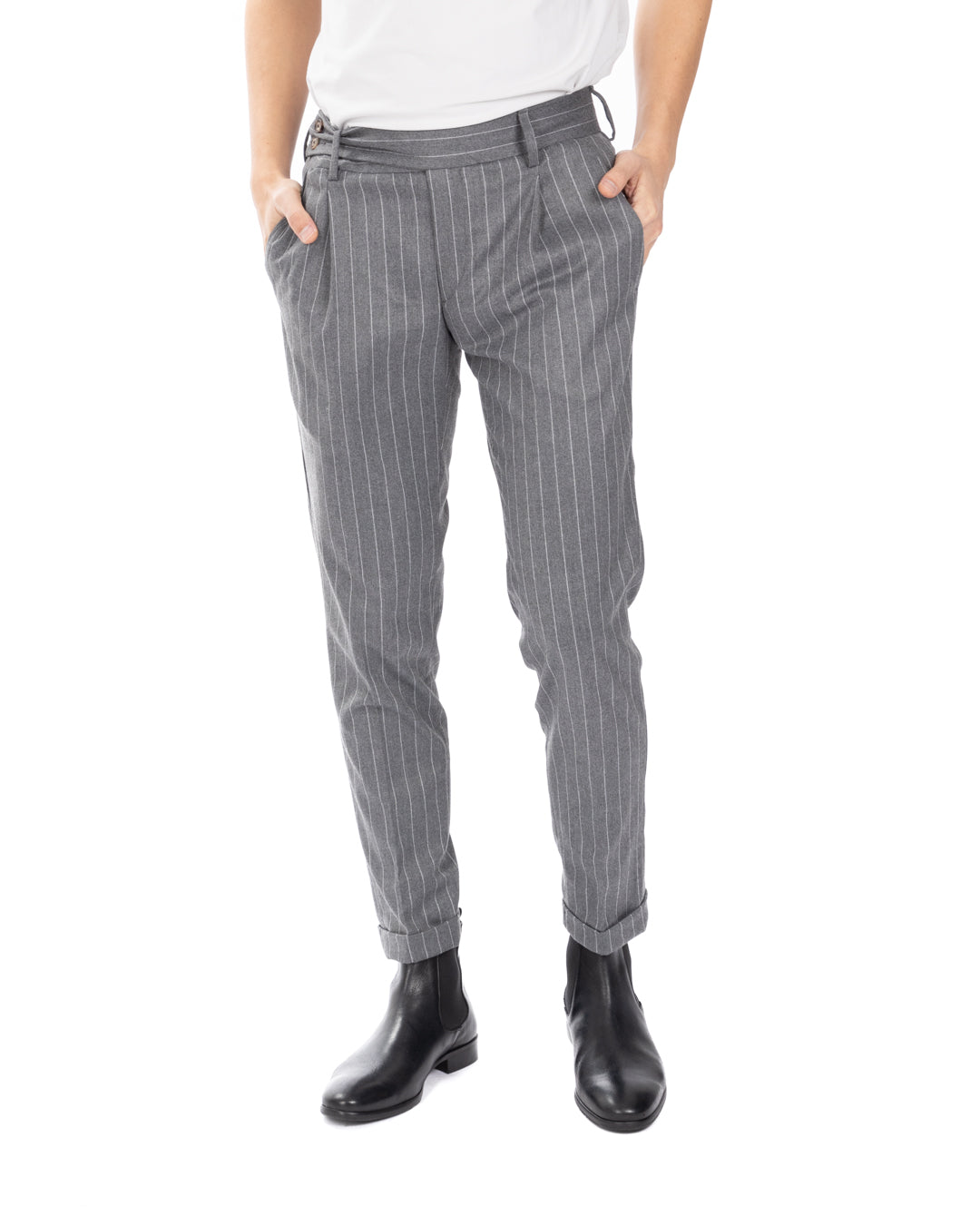 Italien - pantalon gris taille haute à fines rayures