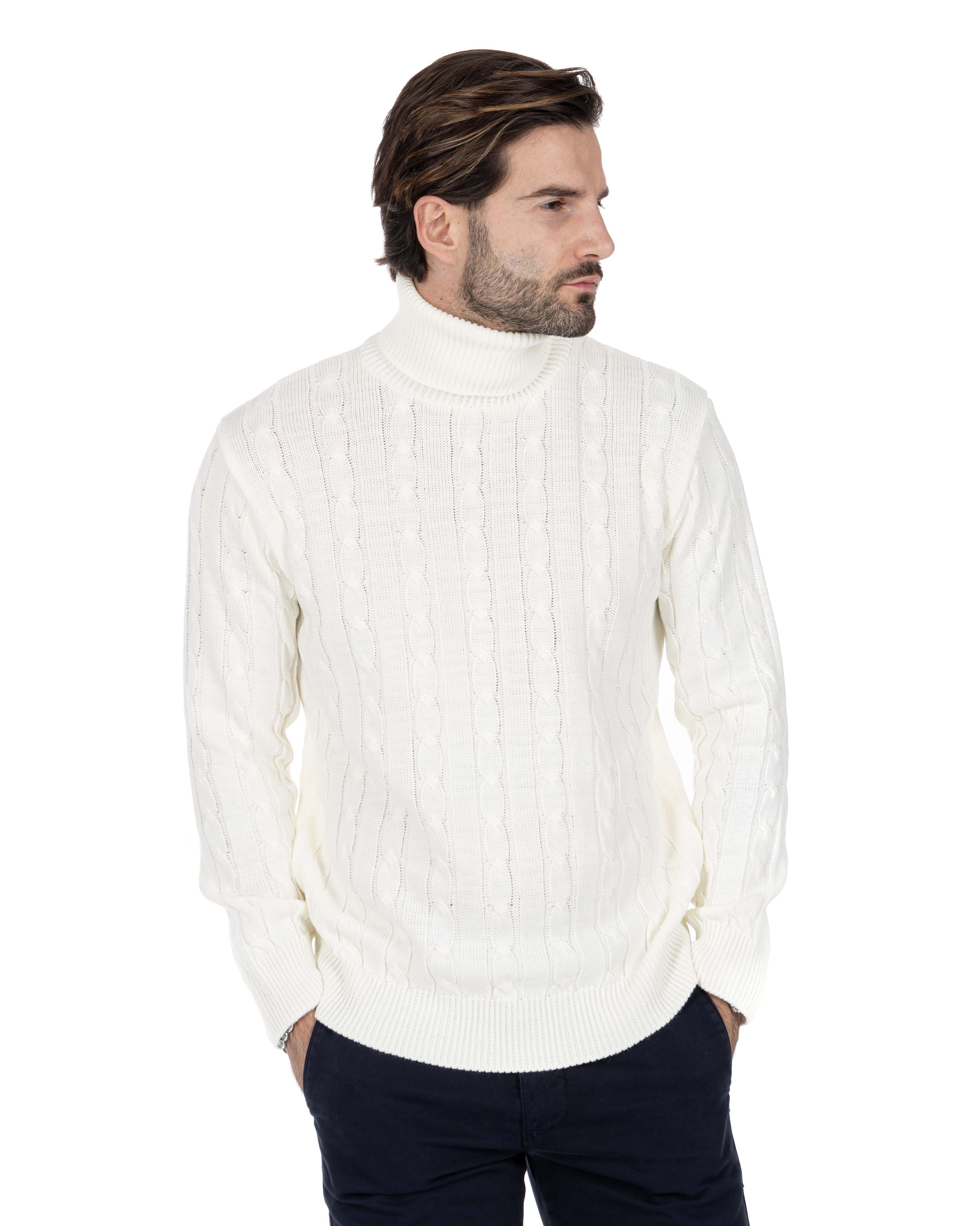 Crovie - maglione bianco con trecce collo alto