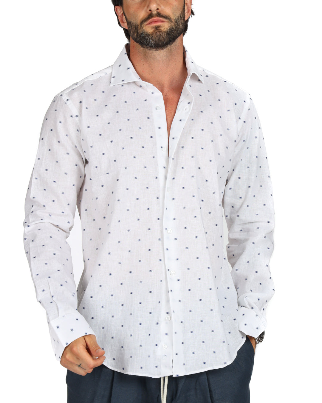 Salina - Camicia classica bianca con ricami blu in lino
